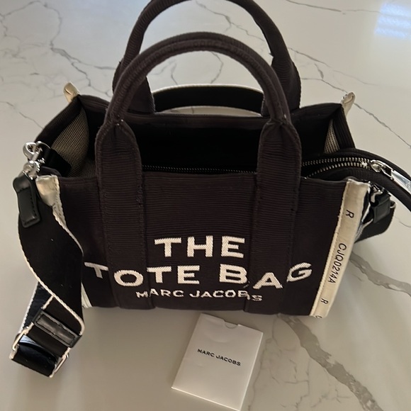 MARC JACOBS JACQUARD SMALL TOTE BAG( black and white) - Picture 12 of 12